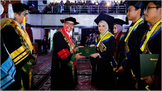 Wisuda IV